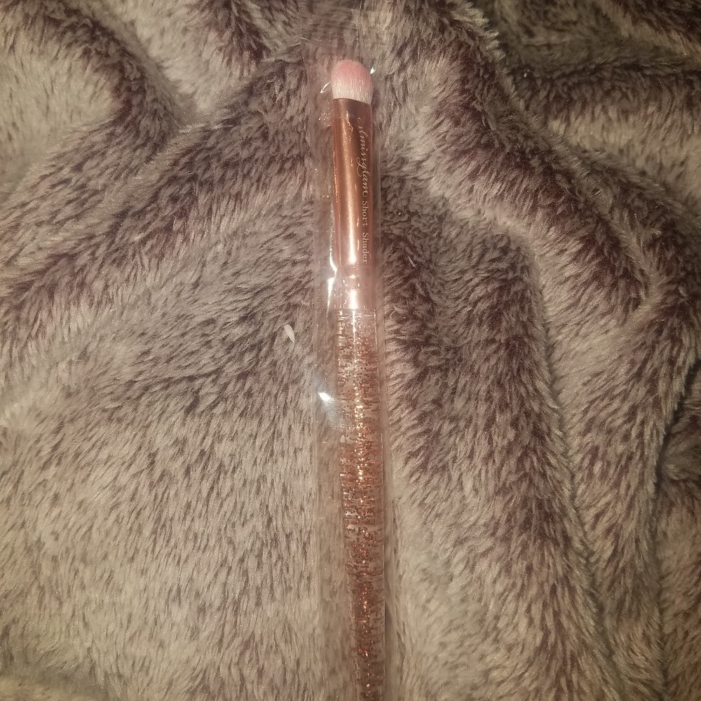 Eyeshadow brush